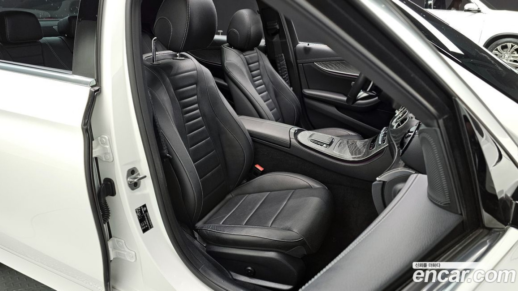 Mercedes-Benz E-Class E350 4MATIC AMG Line, 2022