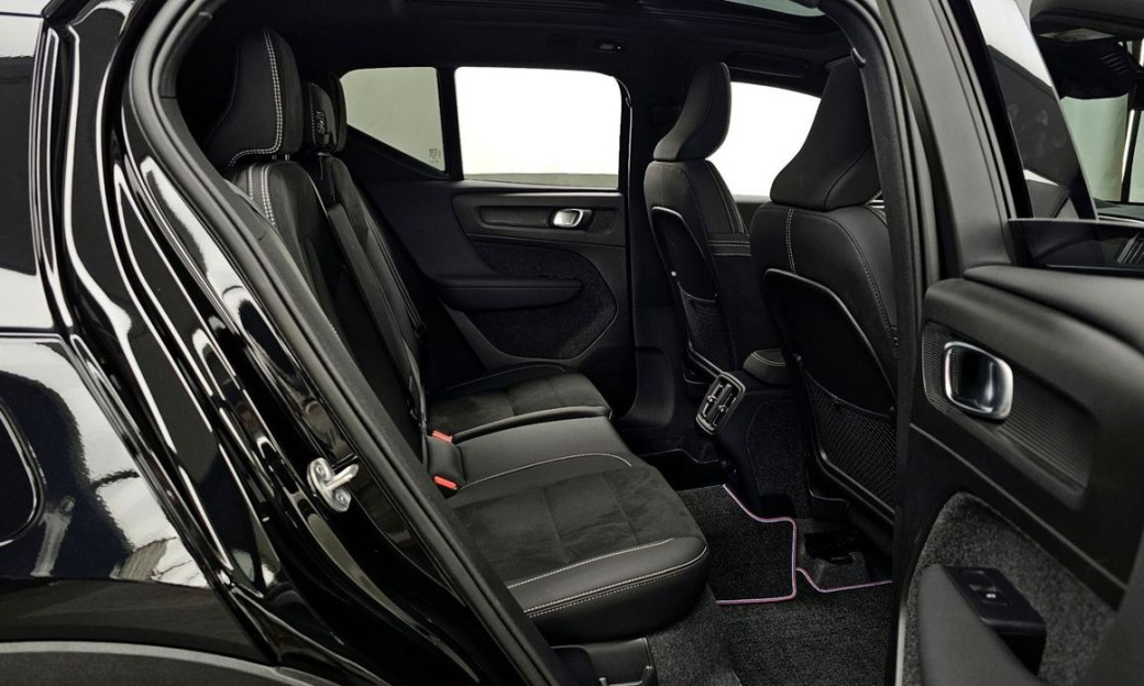 Volvo XC40 B4 Black Edition, 2025