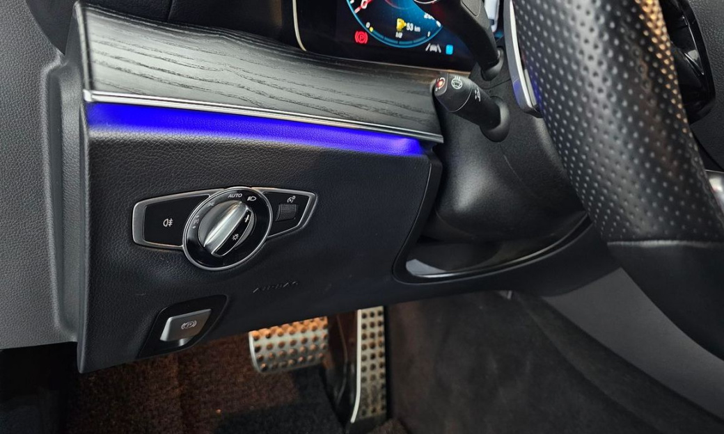 Mercedes-Benz E-Class E220d 4MATIC AMG Line, 2022