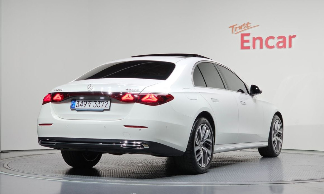 Mercedes-Benz E-Class E220d 4MATIC Exclusive, 2024