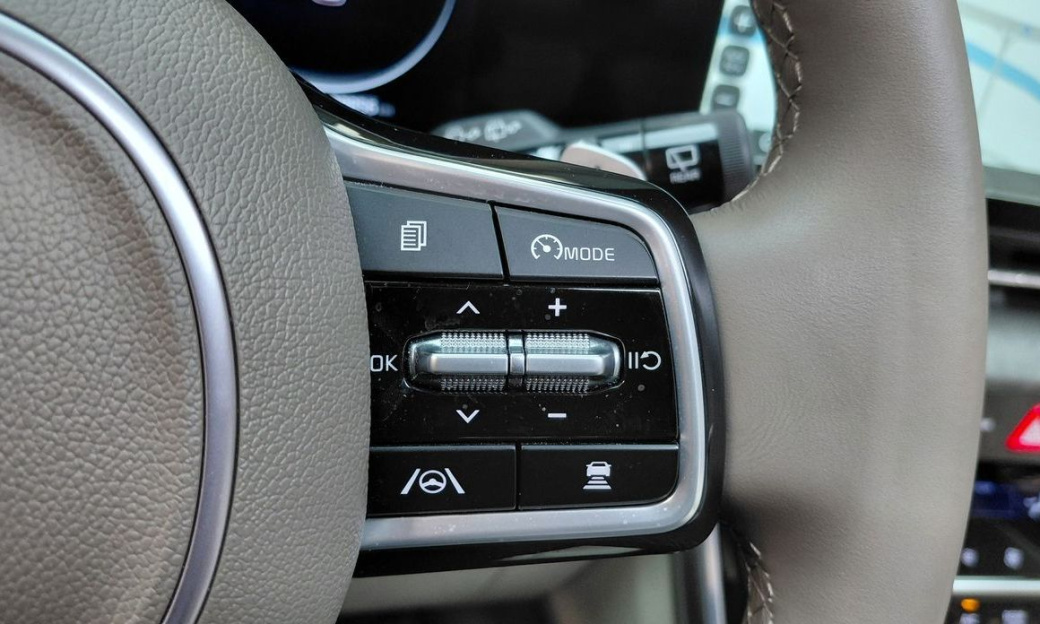 Kia Carnival 7-Seater Signature, 2023