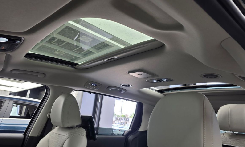 Kia Carnival 7-Seater Signature, 2022