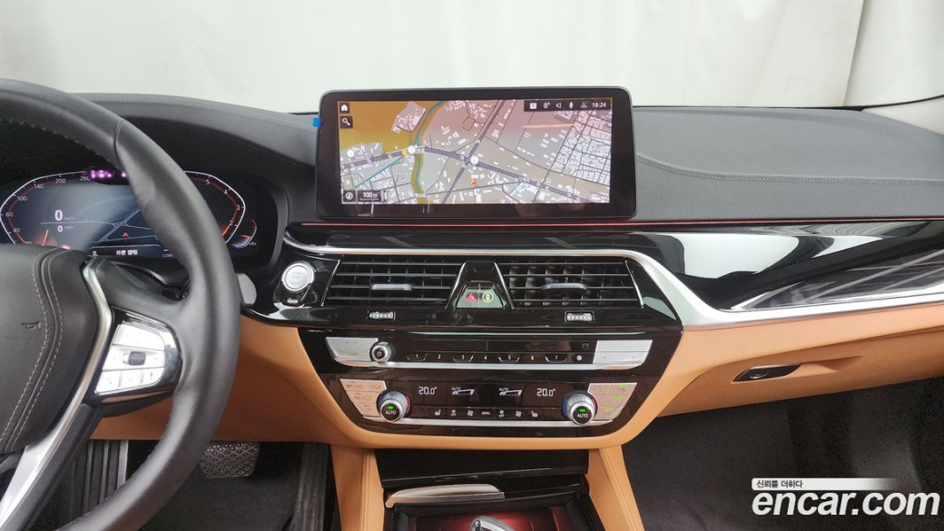 BMW 5-Series 520i Luxury, 2022