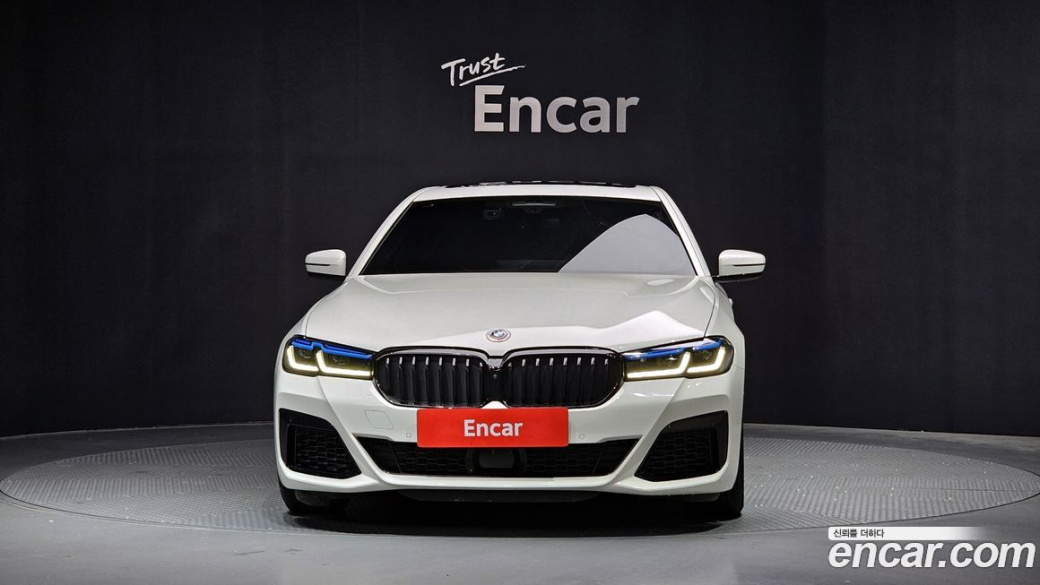 BMW 5-Series M550i xDrive, 2023