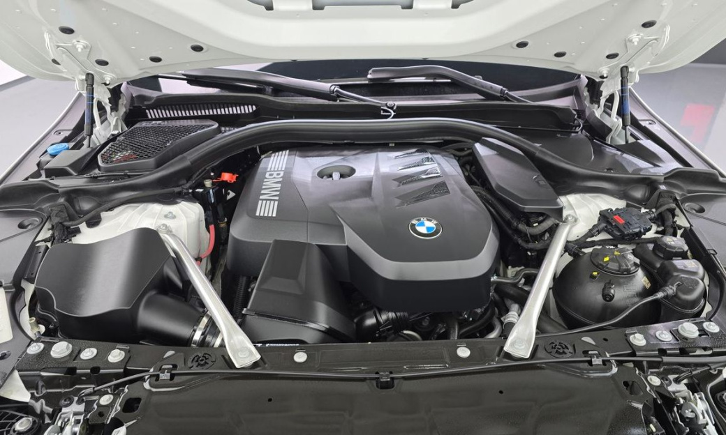 BMW 5-Series 520i M Sport, 2025