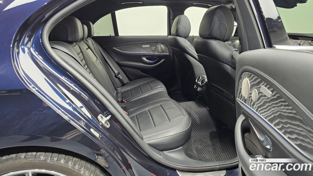 Mercedes-Benz E-Class E350 4MATIC AMG Line, 2022