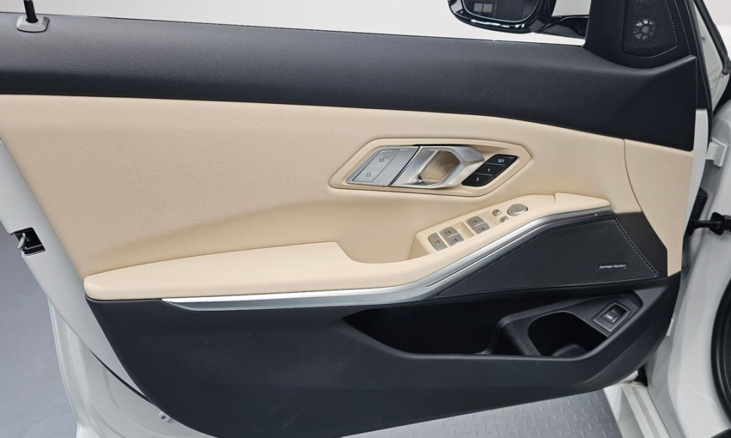 BMW 3-Series 320i M Sport, 2024
