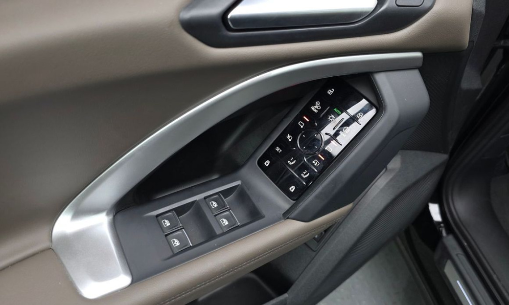 Audi Q5 45 TFSI Quattro S line, 2025