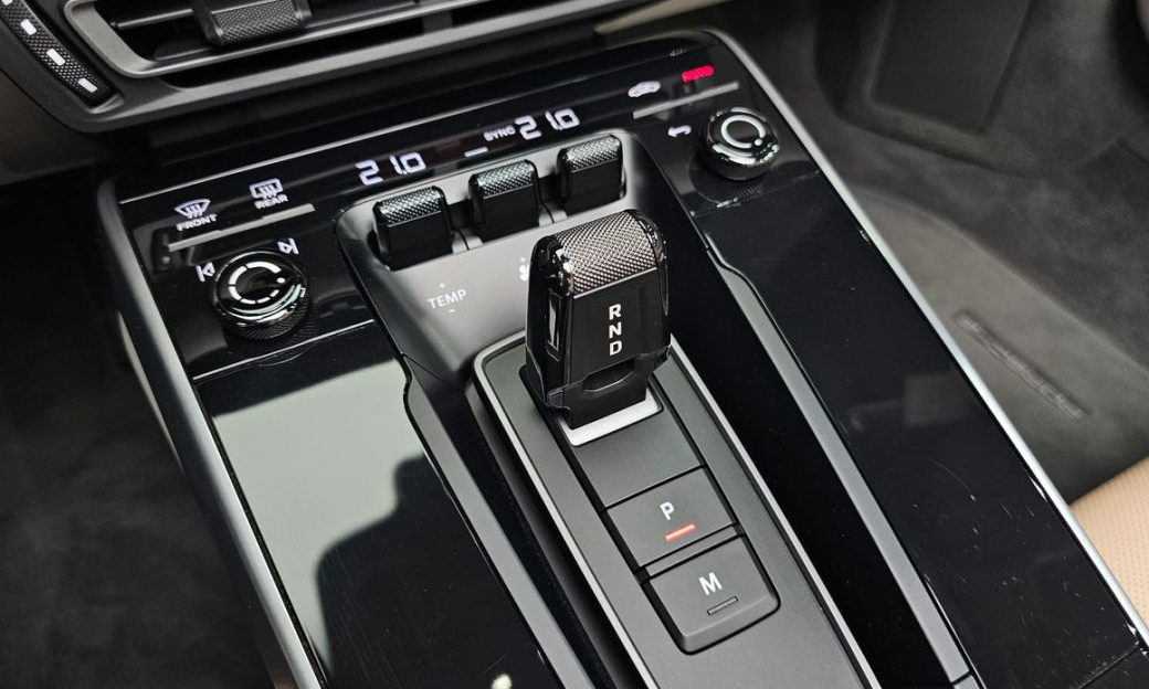Porsche 911 Carrera 4 GTS Cabriolet, 2023