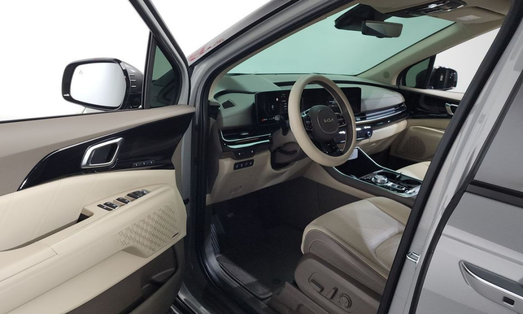 Kia Carnival 9-Seater Gravity, 2024