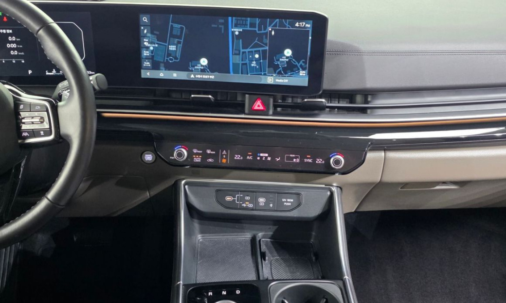 Kia Carnival 7-Seater Signature, 2024