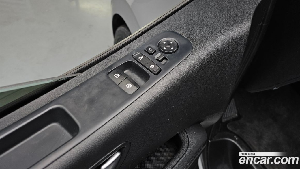 Hyundai Staria 4WD Lounge 9-Seater, 2024