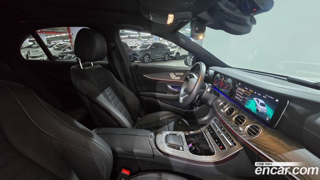 Mercedes-Benz E-Class E350 4MATIC AMG Line, 2023