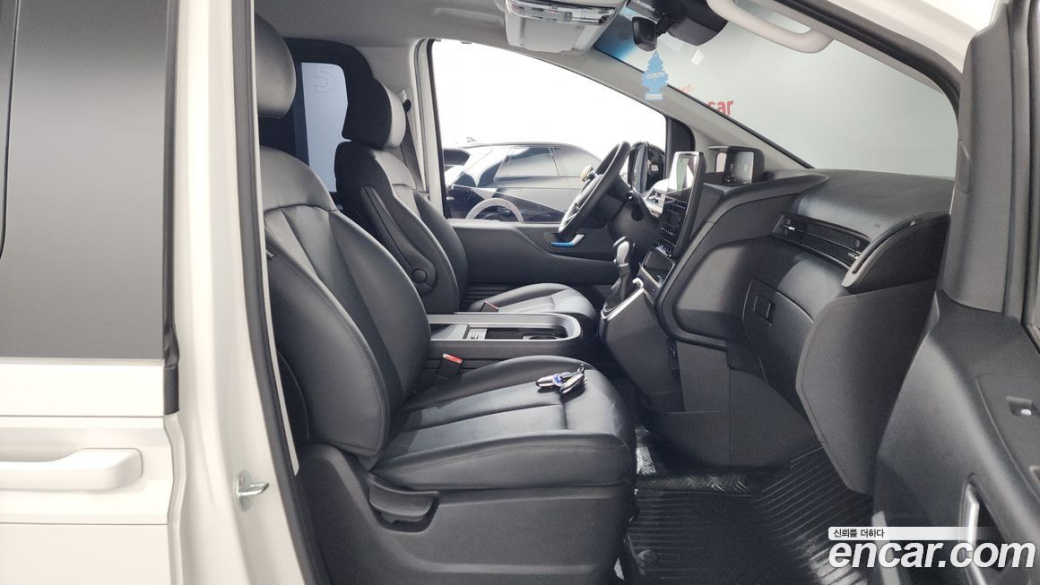 Hyundai Staria Cargo 5-Seater, 2025
