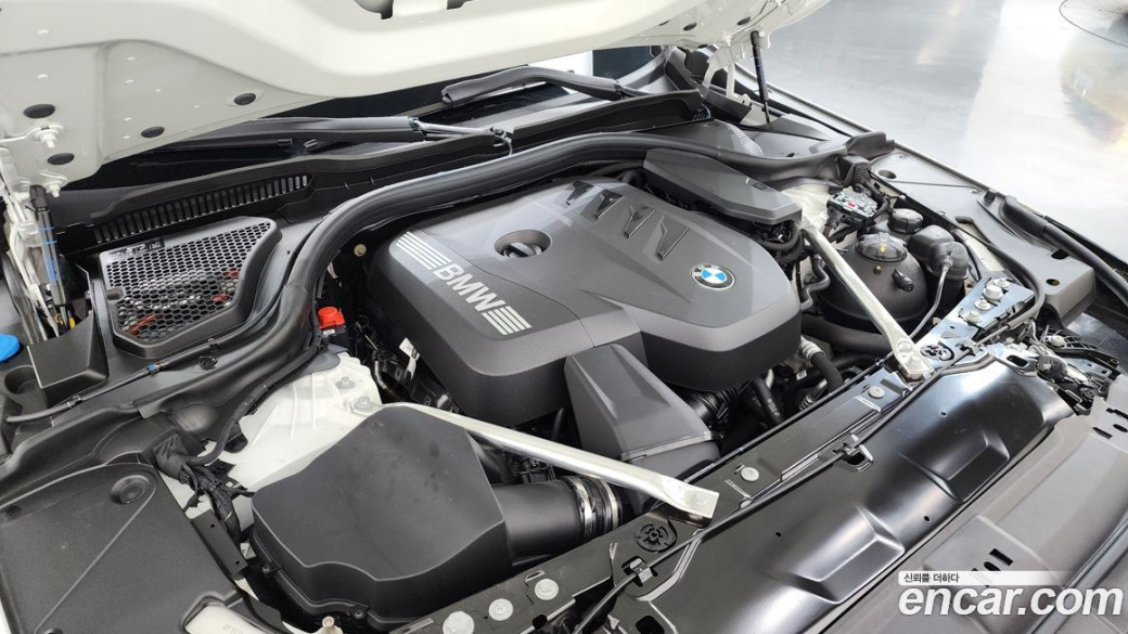 BMW 5-Series 520i M Sport, 2025