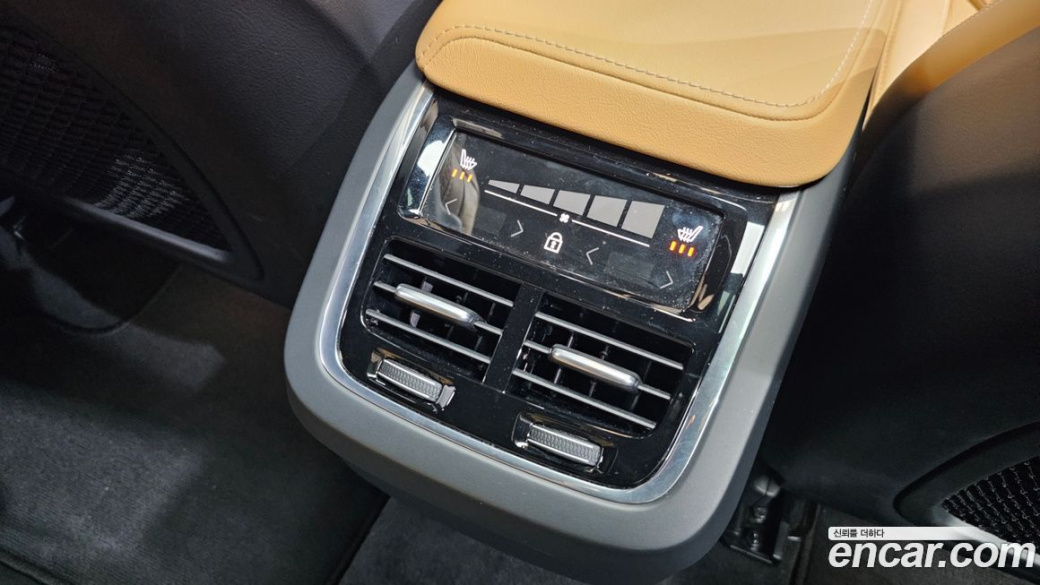 Volvo XC60 B5 Ultra Bright, 2025