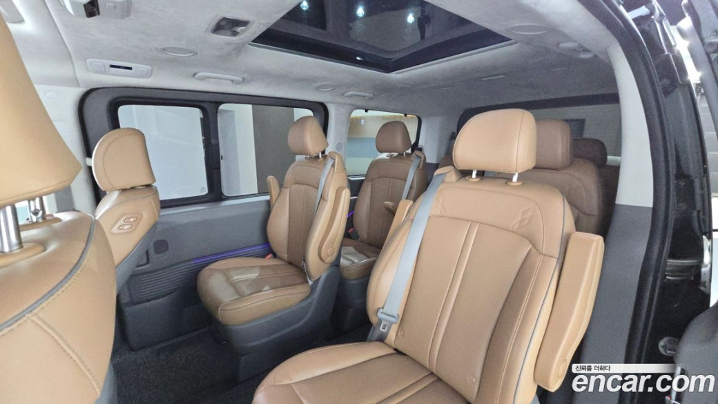 Hyundai Staria Lounge 9-Seater, 2022