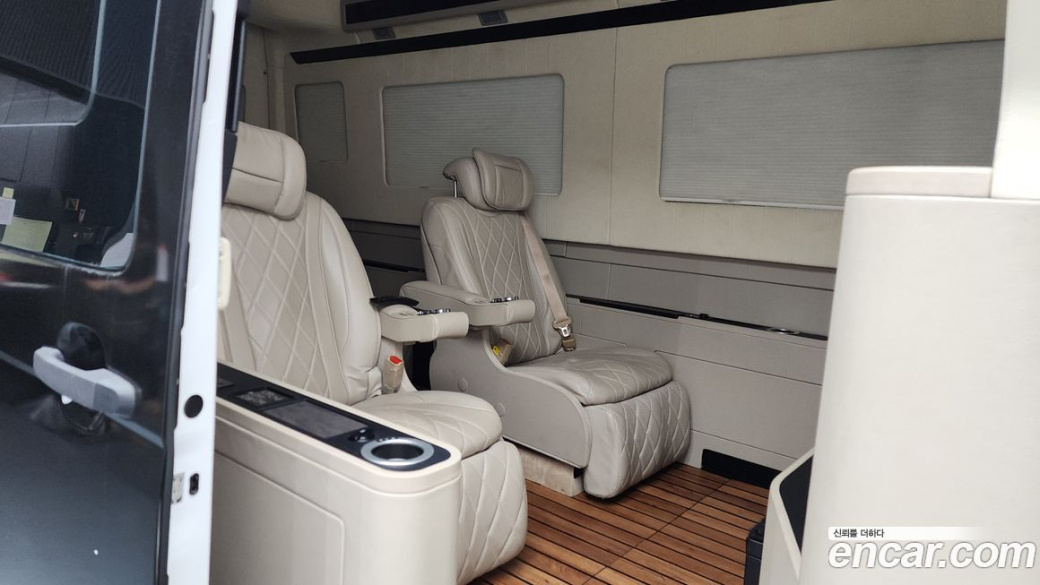 Hyundai Solati 15-seater, 2022