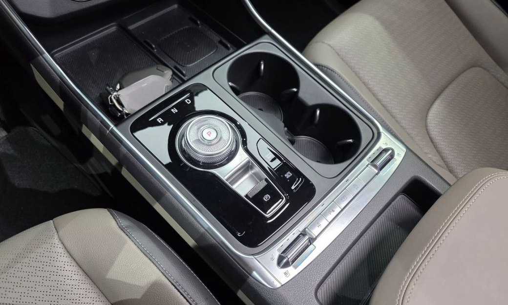 Kia Carnival 9-Seater Signature, 2024