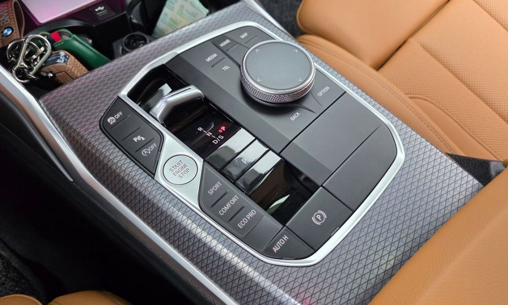 BMW 3-Series 320i M Sport, 2025