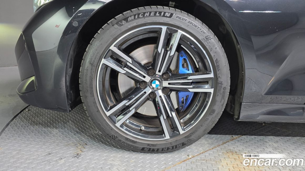 BMW 3-Series 320i Touring M Sports, 2023
