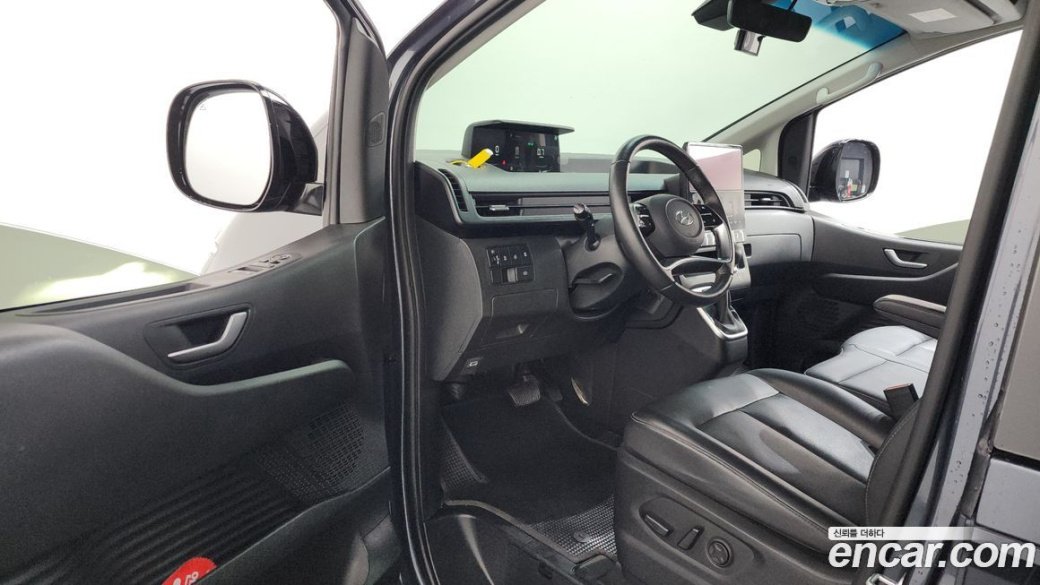 Hyundai Staria Tourer 9-Seater, 2024
