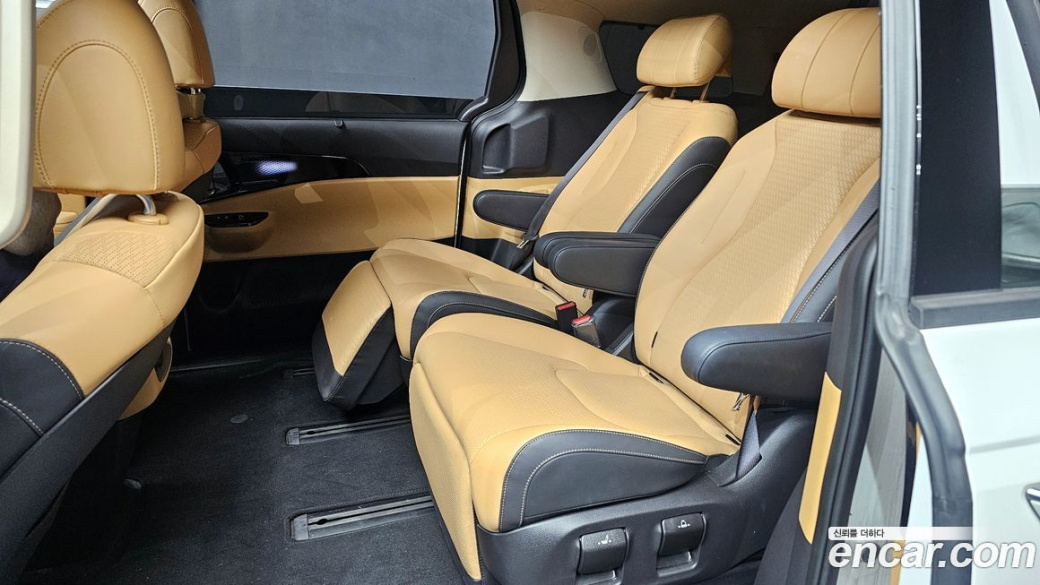 Kia Carnival 7-Seater Signature, 2023