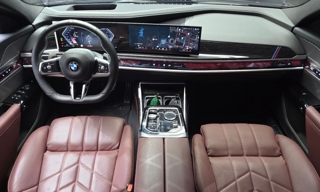 BMW 7-Series 740d xDrive M Sport, 2025