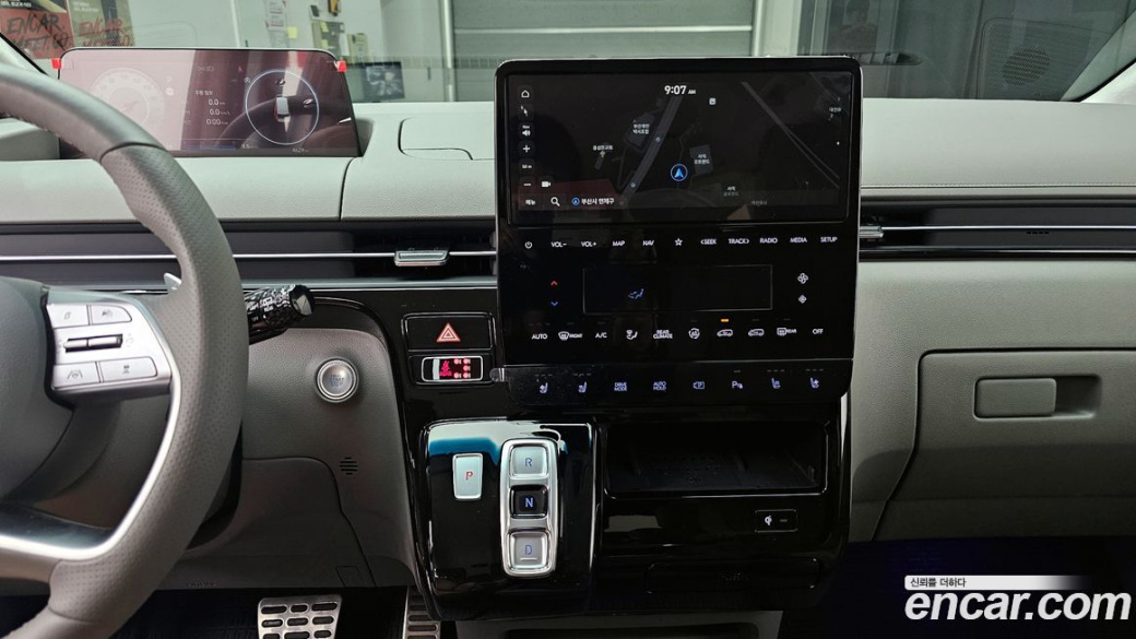 Hyundai Staria 4WD Lounge 7-Seater, 2024