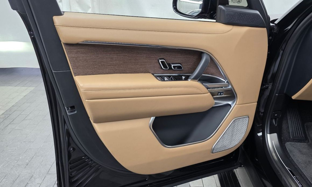Land Rover Range Rover D350 Autobiography Long Wheel Base, 2024