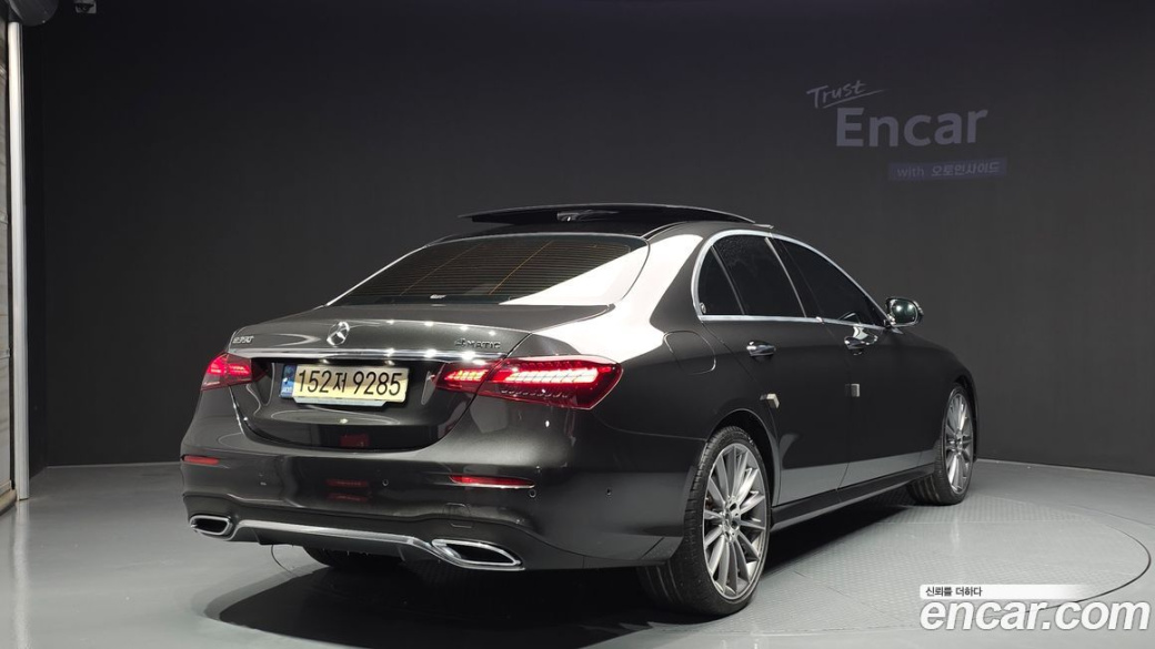 Mercedes-Benz E-Class E350 4MATIC AMG Line, 2022