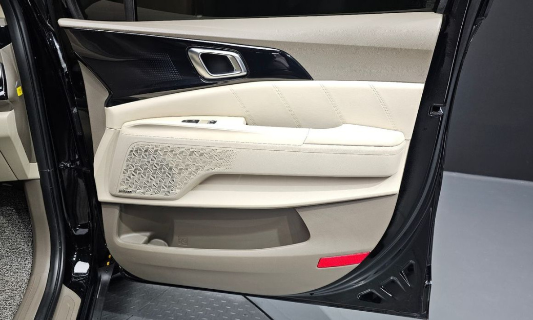 Kia Carnival 9-Seater Signature, 2024