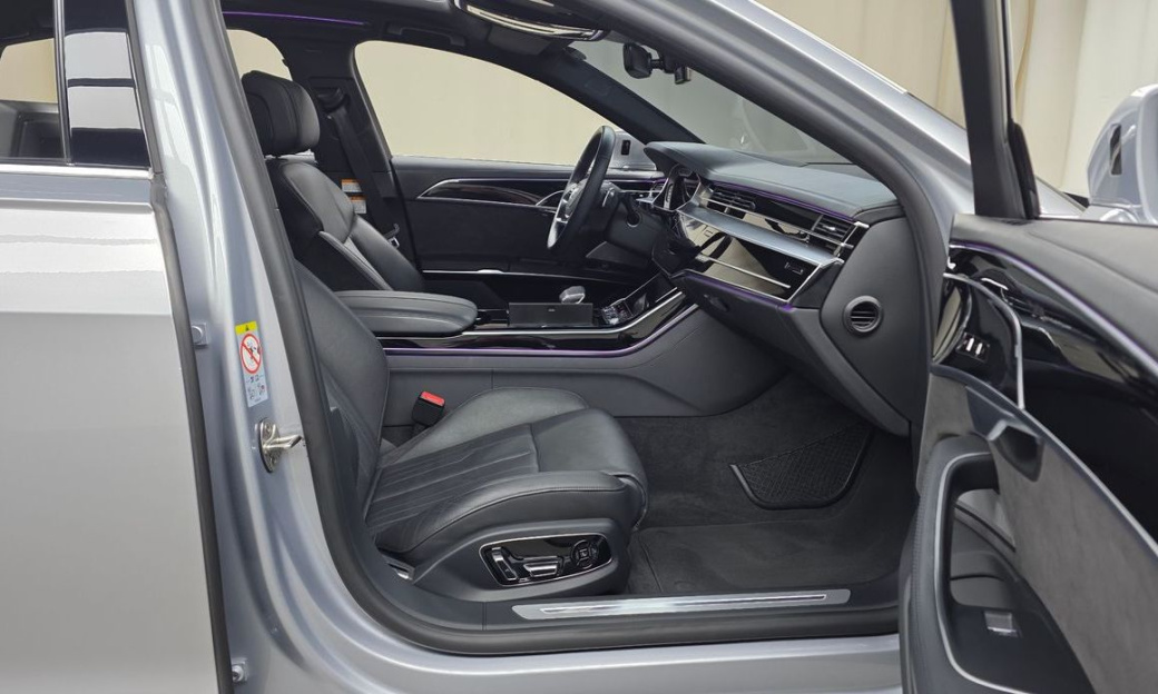 Audi A8 55 TFSI Quattro LWB, 2021
