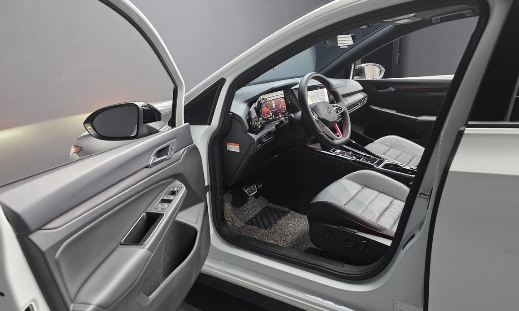 Volkswagen Golf 2.0 GTI, 2024