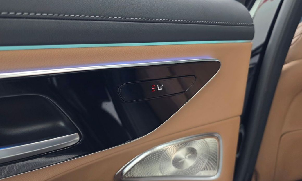 Mercedes-Benz E-Class E300 4MATIC AMG Line, 2025