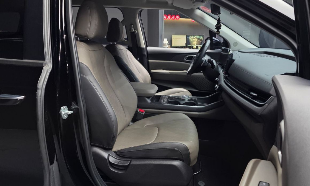 Kia Carnival 9-Seater Prestige, 2025