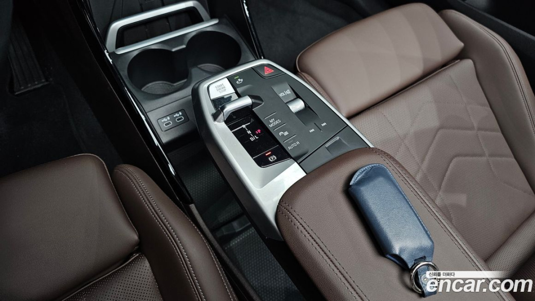 BMW 2-Series 220i Luxury, 2024