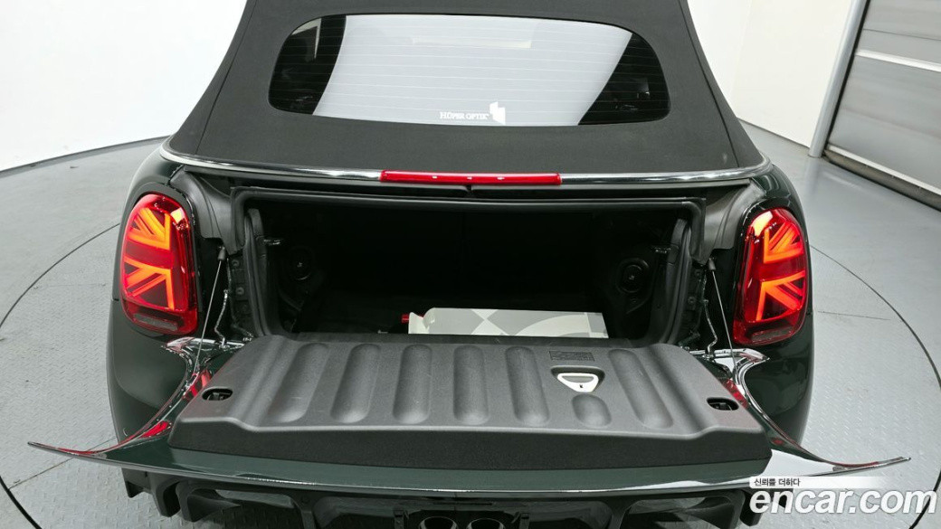 Mini Cooper Convertible JCW, 2024