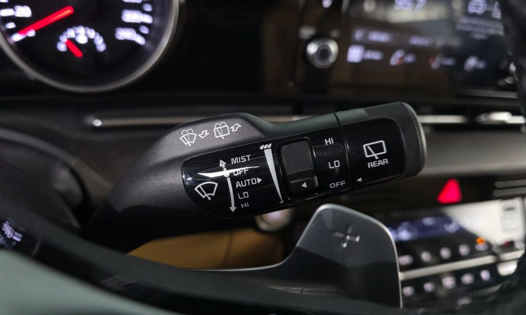 Kia Carnival 7-Seater Outdoor, 2022
