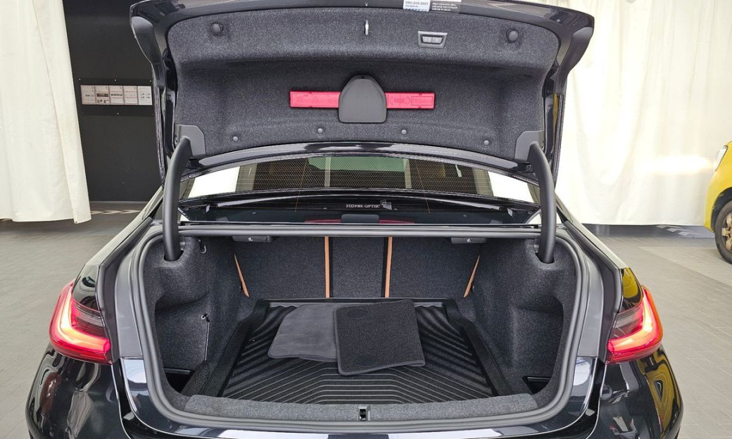 BMW 3-Series 320i M Sport, 2024