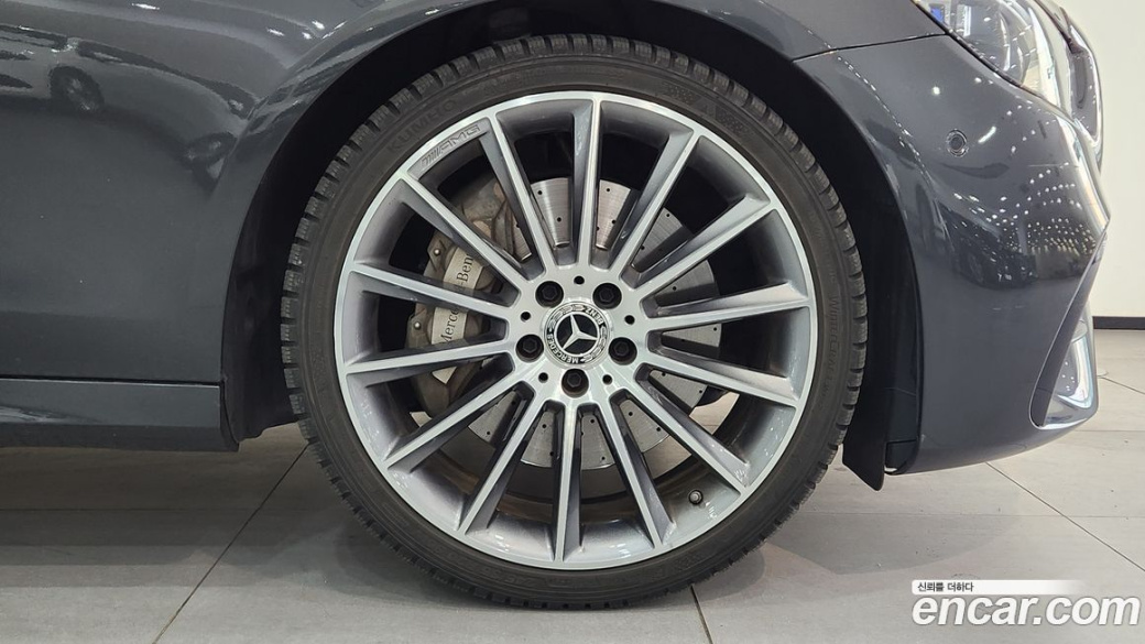 Mercedes-Benz E-Class E350 4MATIC AMG Line, 2022