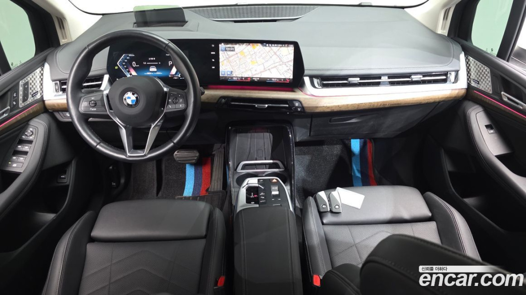BMW 2-Series 220i Luxury, 2023