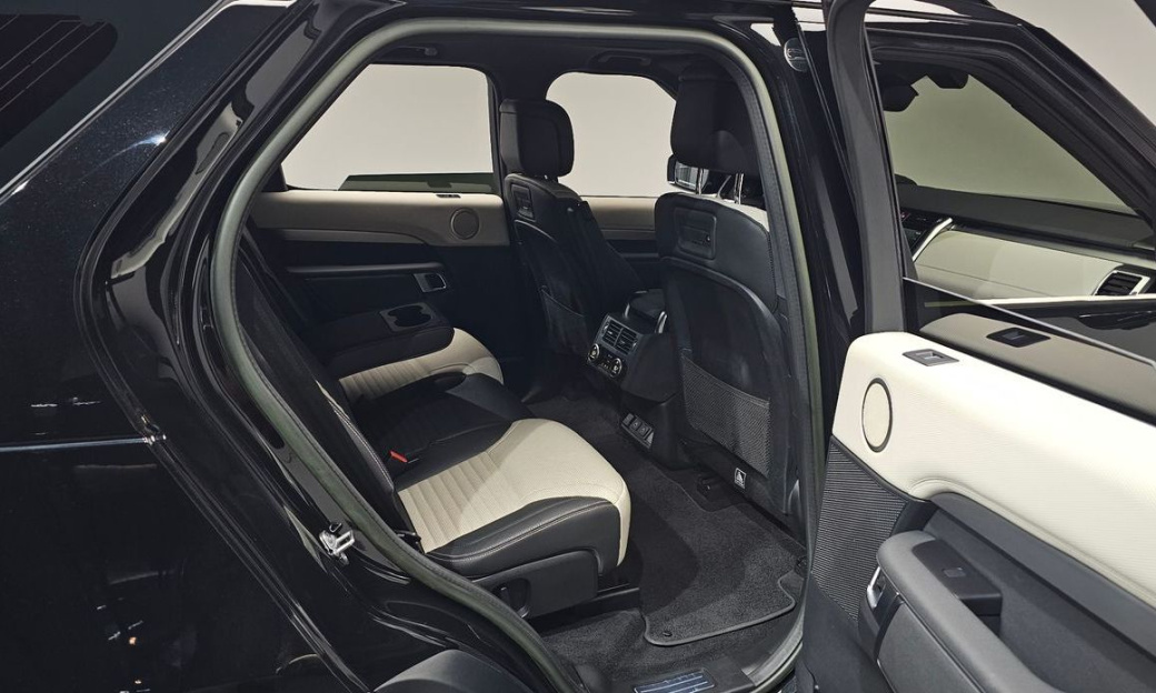 Land Rover Discovery P360 R-Dynamic SE, 2023