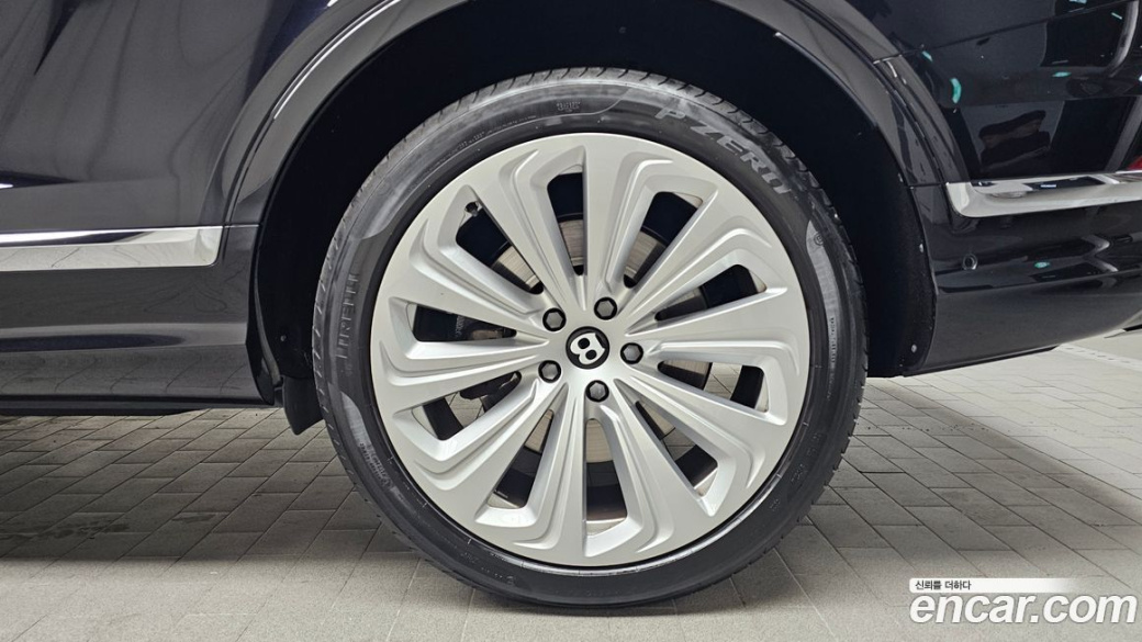 Bentley Bentayga 4.0 V8 Azure, 2023