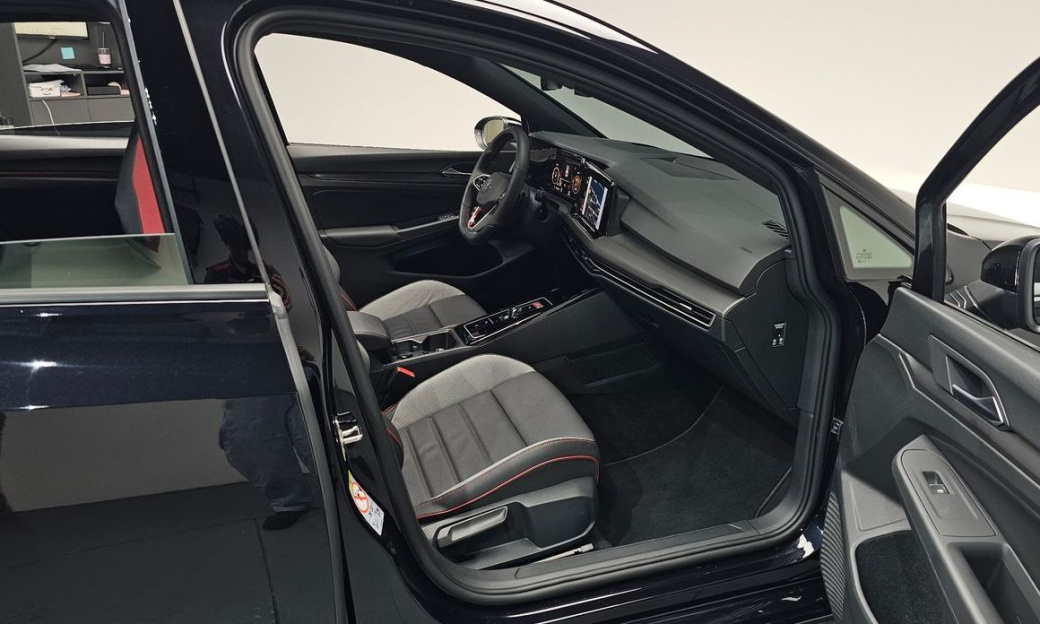 Volkswagen Golf 2.0 GTI, 2024