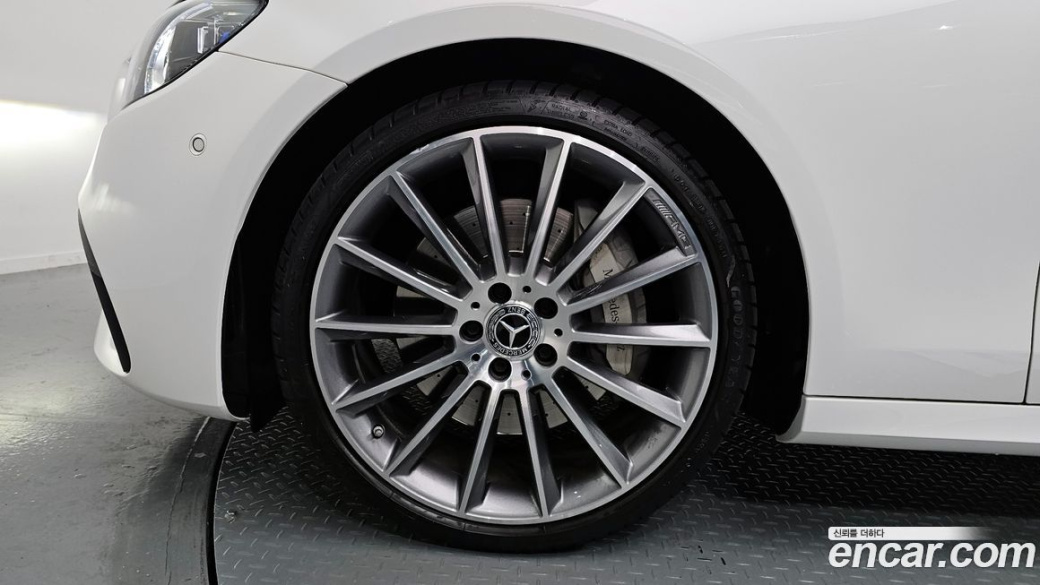 Mercedes-Benz E-Class E350 4MATIC AMG Line, 2022