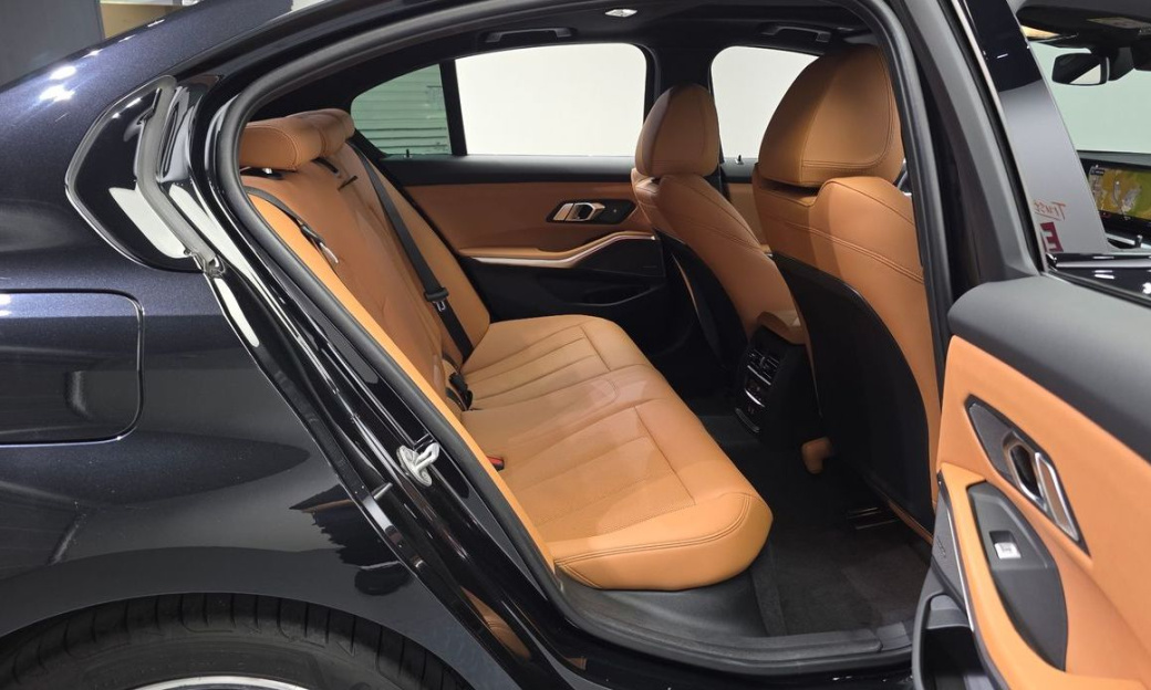 BMW 3-Series 320i M Sport, 2024