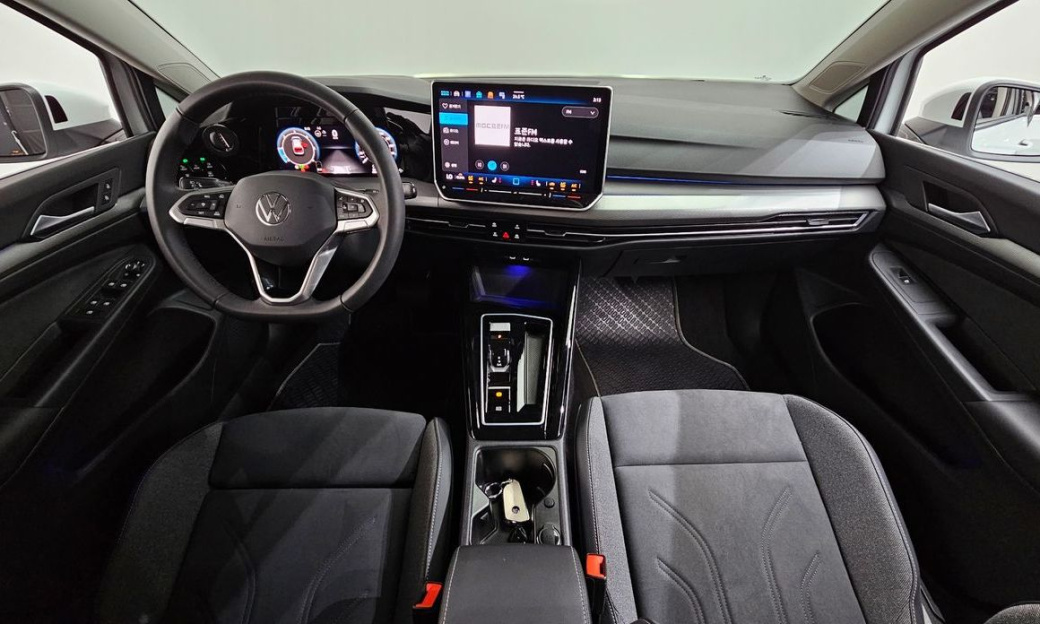 Volkswagen Golf 2.0 TDI Premium, 2025