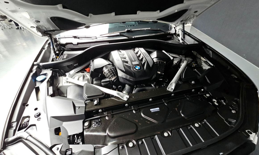 BMW X6 M50i, 2023