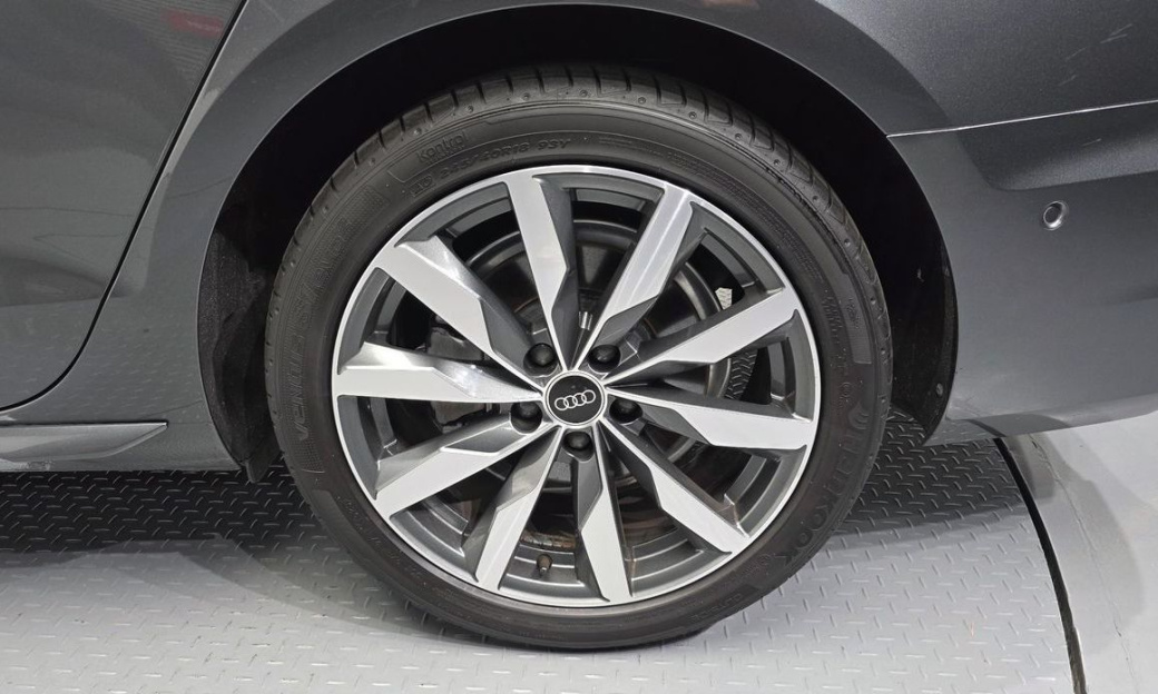 Audi A4 40 TFSI Premium, 2023